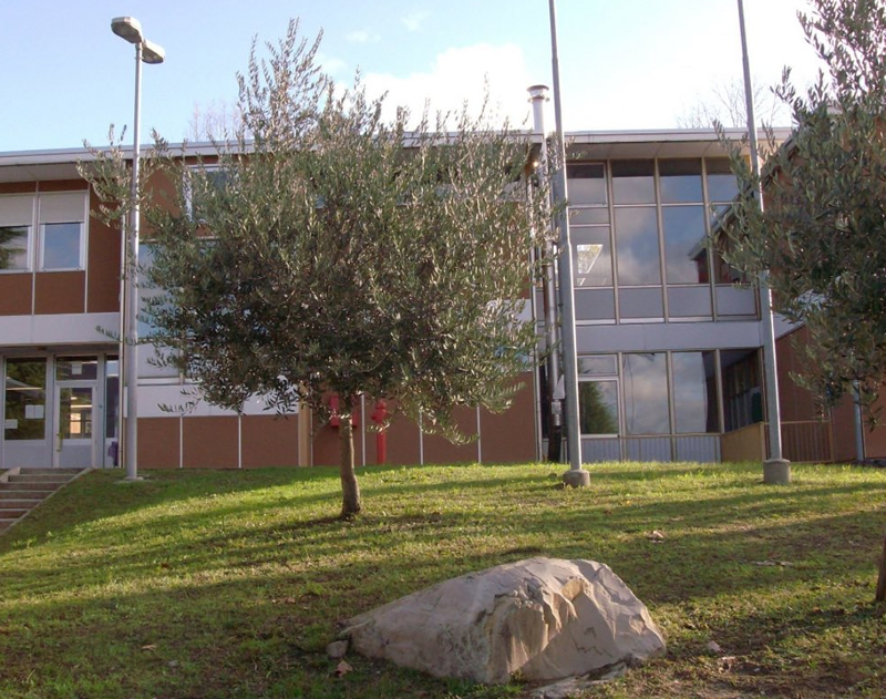 scuolasala.jpg (375 KB)