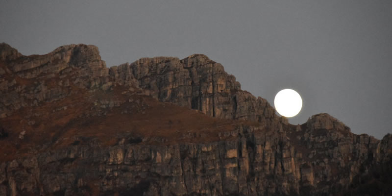 Spunta la luna dal monte