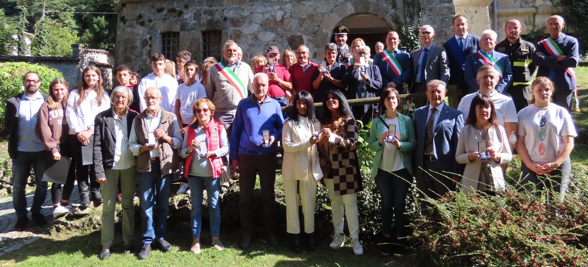 medaglieintrobiogruppo.JPG (589 KB)