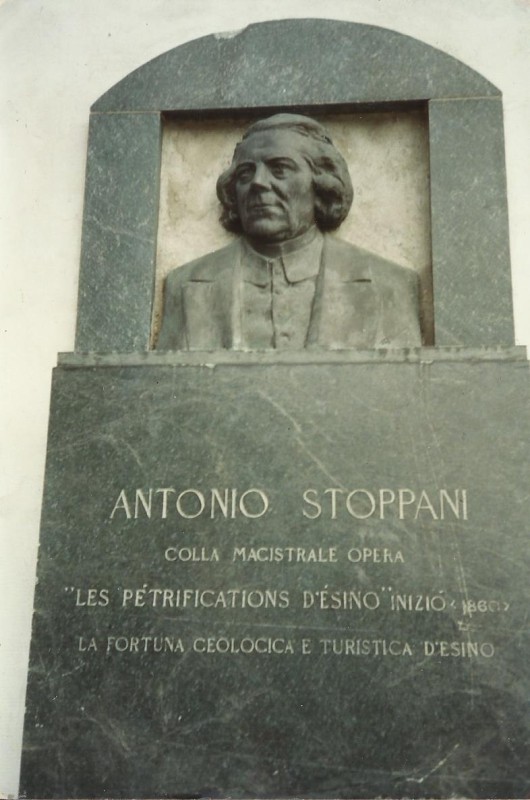 3_esino_lapide_stoppani.jpg (82 KB)