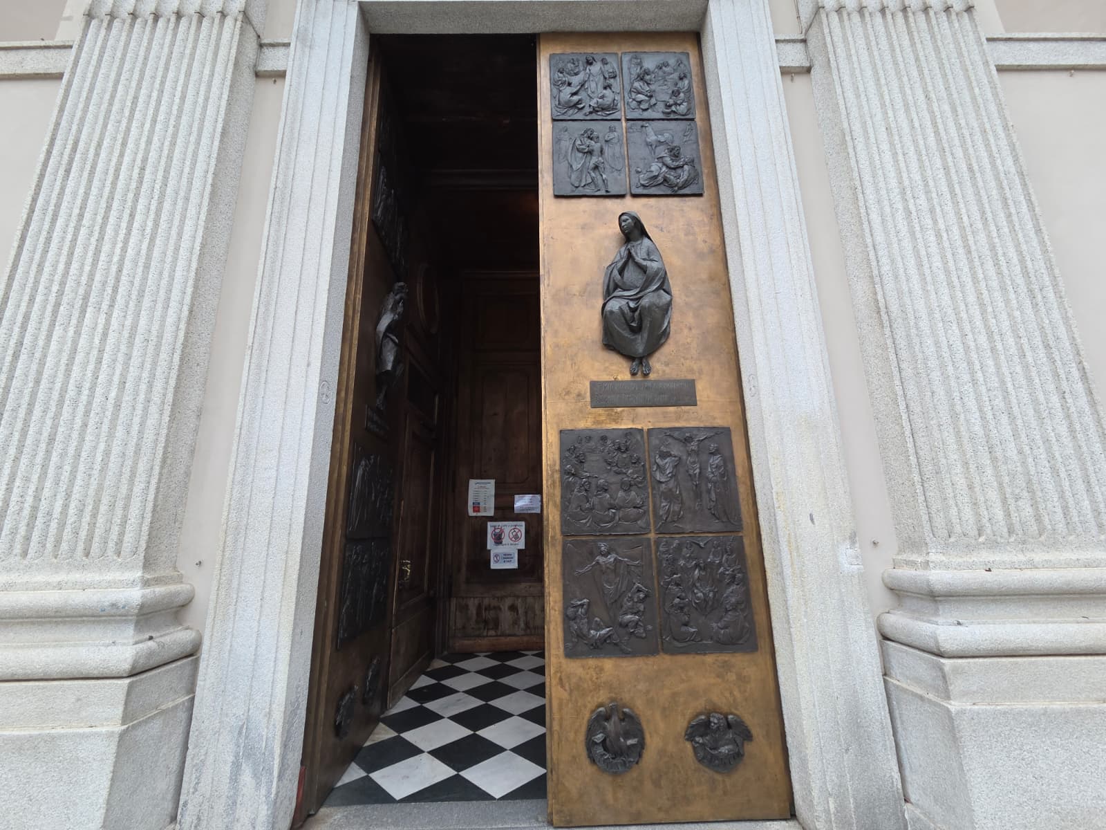 PORTEBASILICA__3_.jpeg (215 KB)