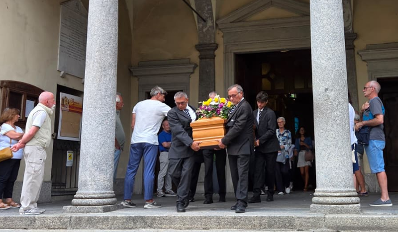 funeralicarloravasio1.jpg (285 KB)