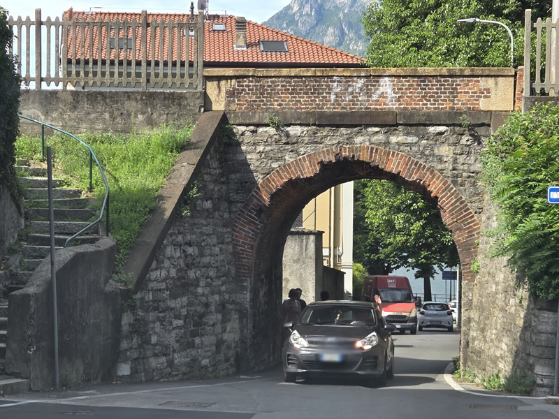 sottopassocapodistria1.jpg (260 KB)