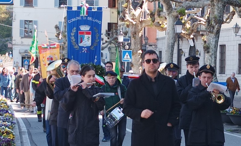 bellano25aprile10.jpg (116 KB)