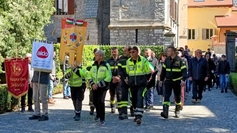 bellano25aprile9.jpg (141 KB)