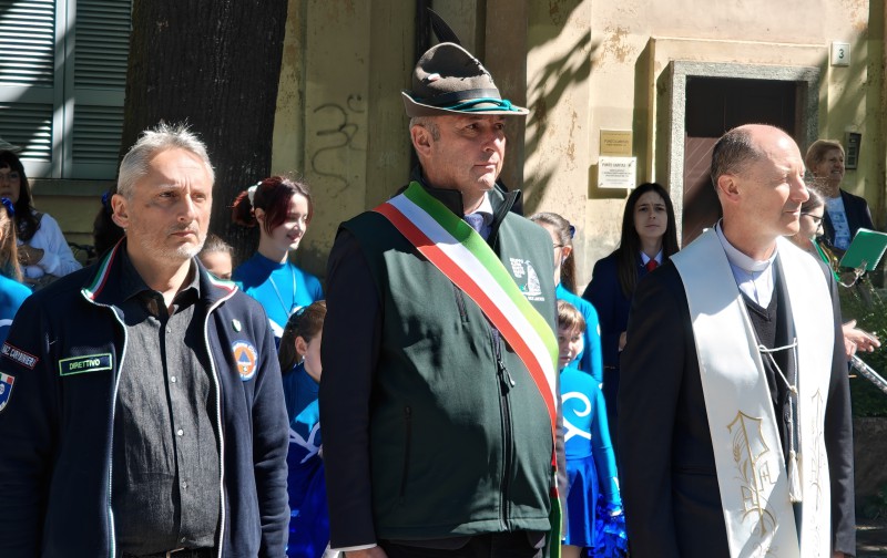 galbiate25aprile1.jpg (107 KB)