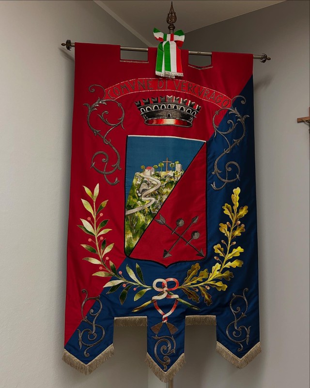 gonfalonecomunevercurago1.jpg (103 KB)