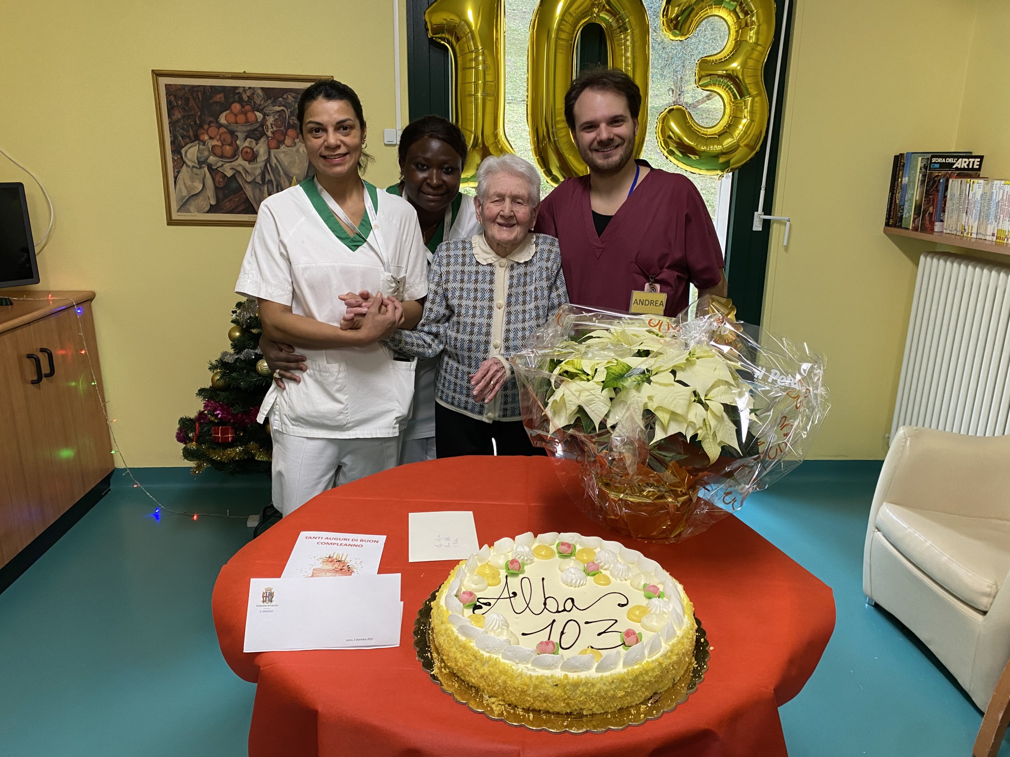 Alba_Rossi_con_il_Personale_del_1°_piano_Bettini_4288_2.JPG (653 KB)