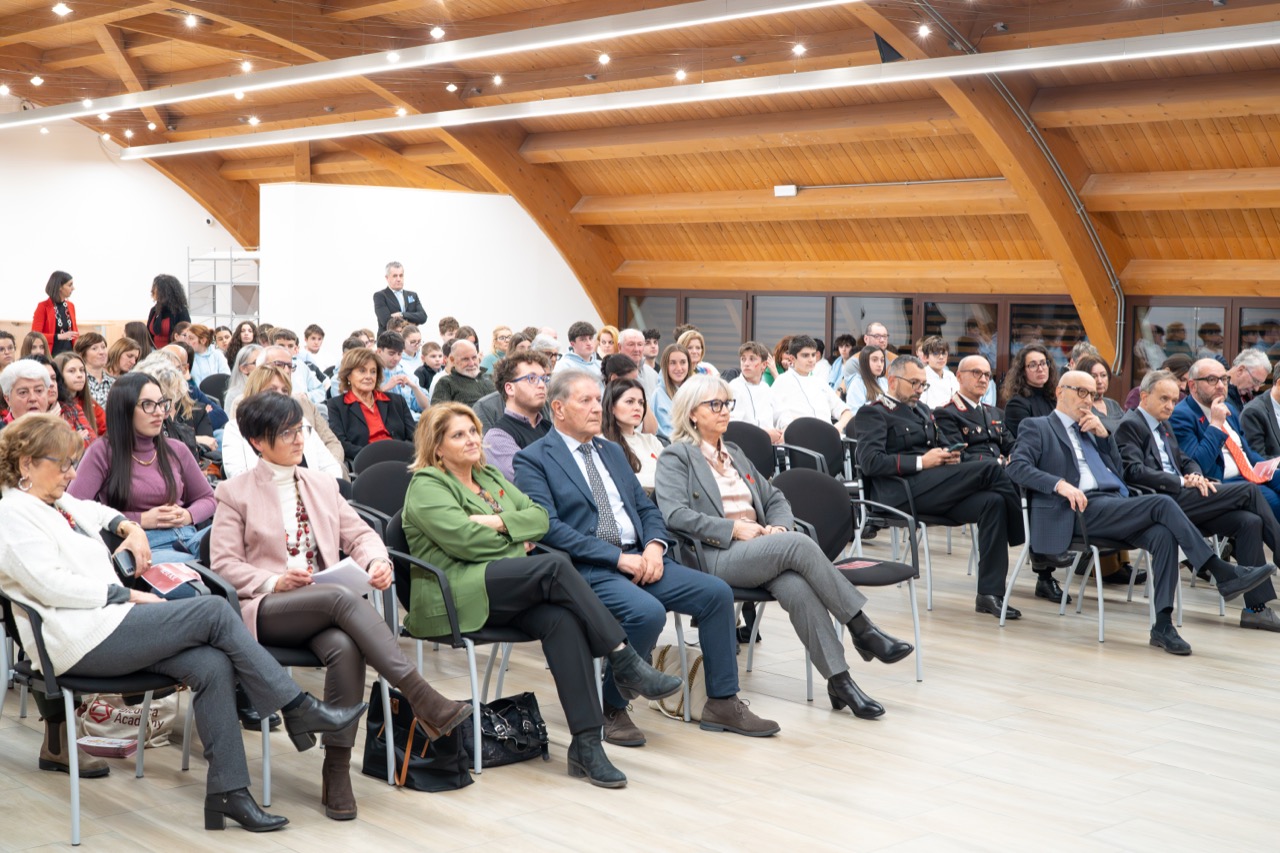 CasargoViolDonne__1_.jpg (306 KB)