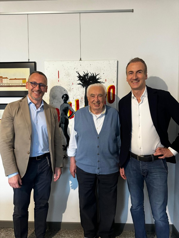 Foto_Piazza_Valassi_Fermi.jpg (92 KB)