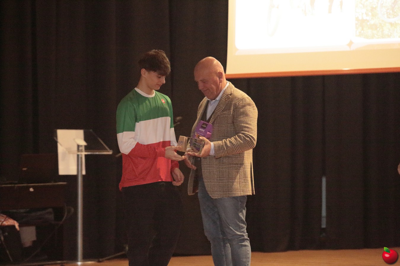 ciclismopremi0003.jpg (261 KB)