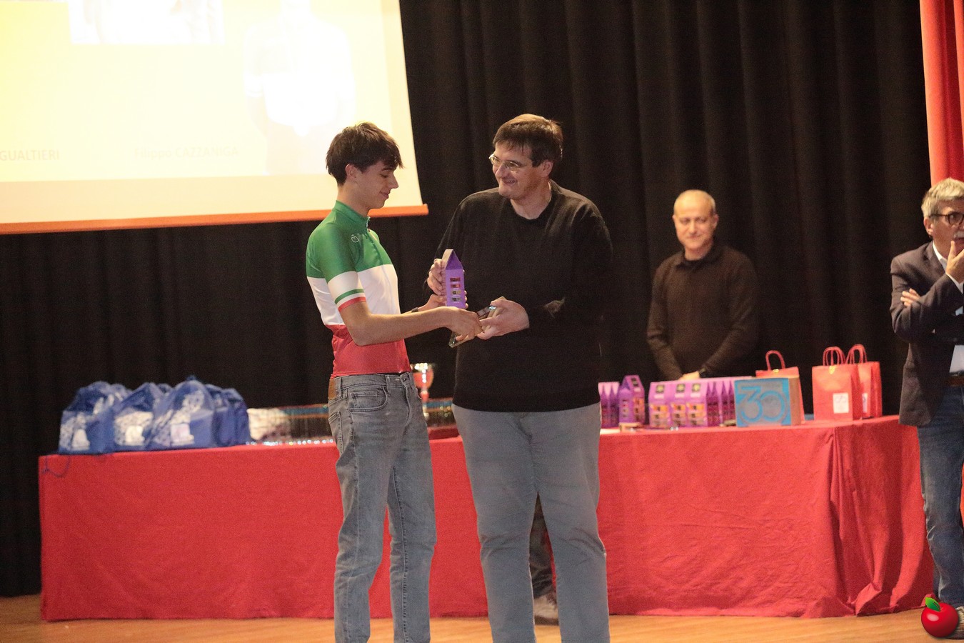 ciclismopremi0027.jpg (276 KB)