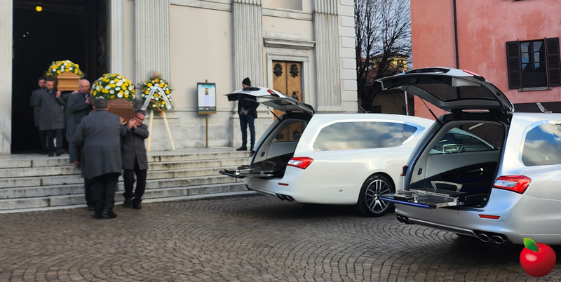 funeralefrancescorenatoporcu1.jpg (142 KB)
