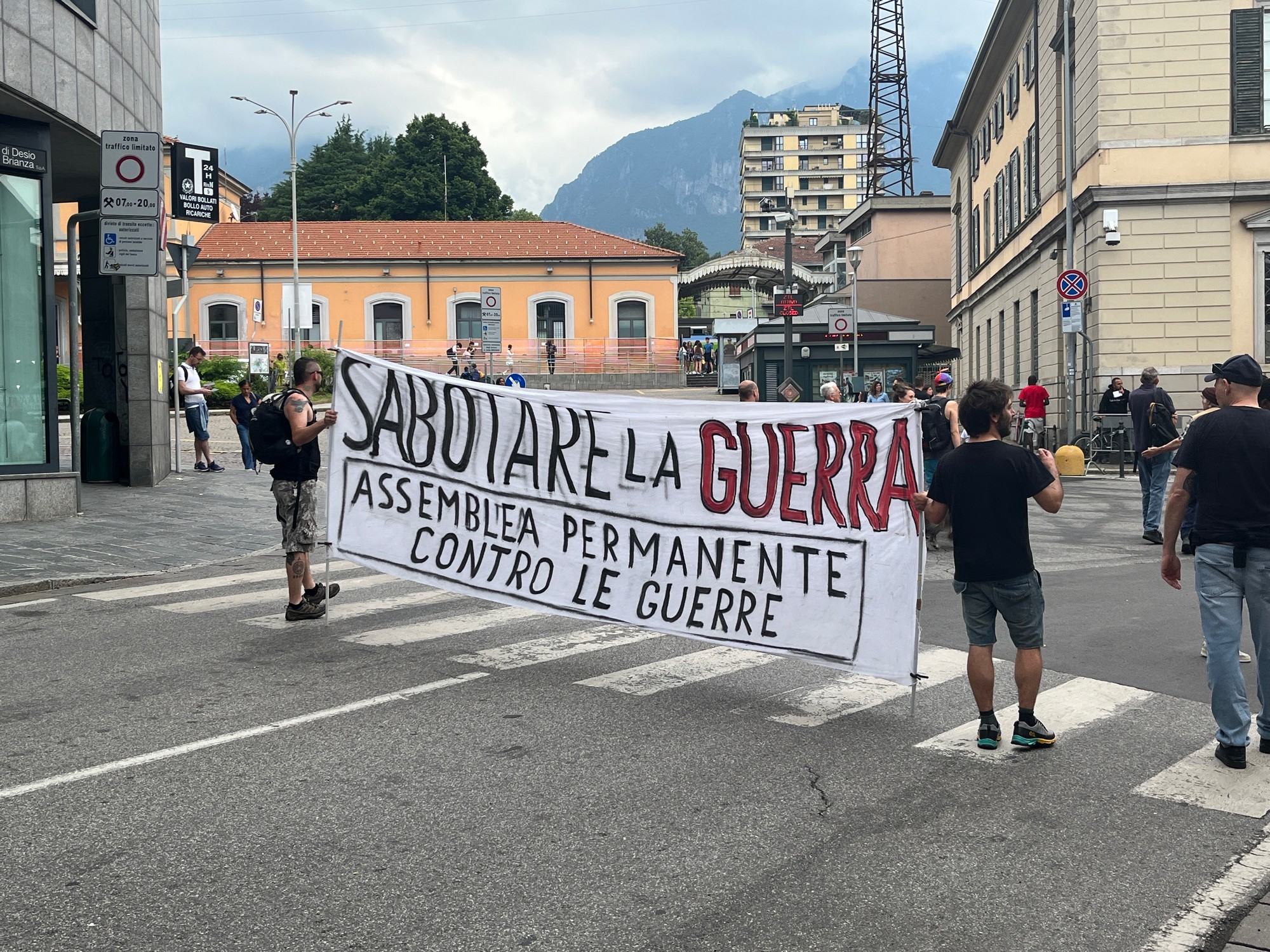 LcControManifestazione_10.jpg (1.00 MB)
