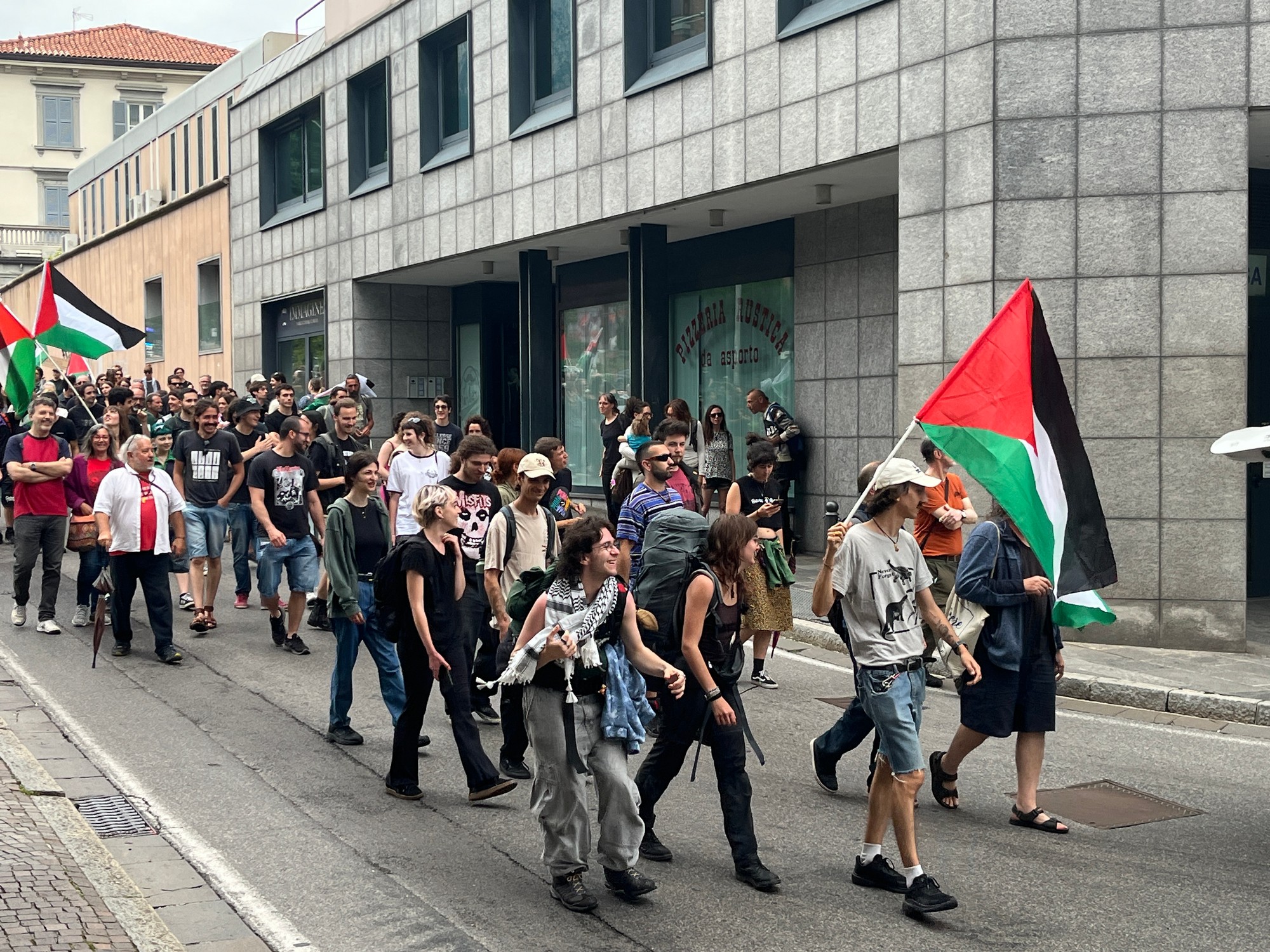 LcControManifestazione_8.jpg (928 KB)