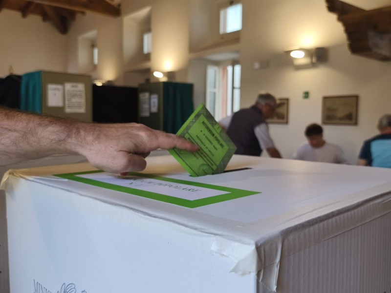 SCHEDAVOTOREFERENDUM.jpg (61 KB)