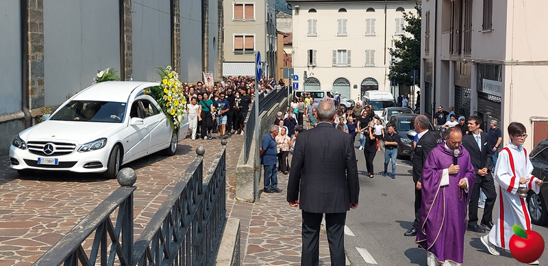 albertopanzerifunerale__4_.jpg (172 KB)