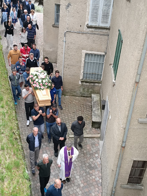 funeraligloriagianola1.jpg (149 KB)