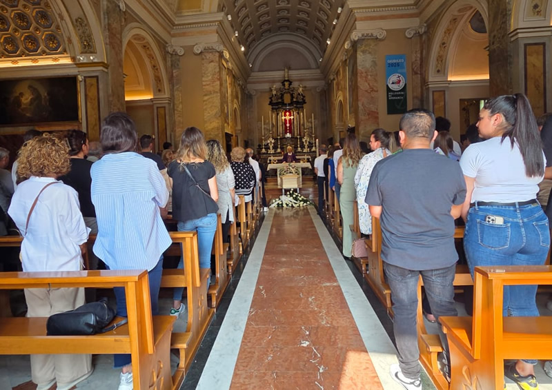 giuliasimonefunerale.jpg (171 KB)