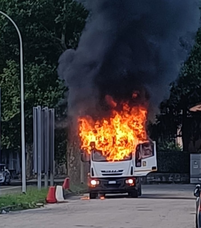 camionbruciatovialevalsugana2.jpg (92 KB)