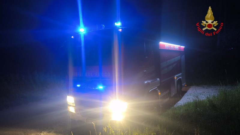camionettavvfnotte2.jpg (50 KB)