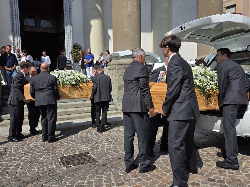 funeraligiovenzana4.jpg (153 KB)