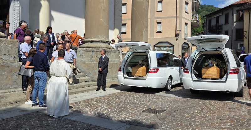 funeraligiovenzana5.jpg (262 KB)