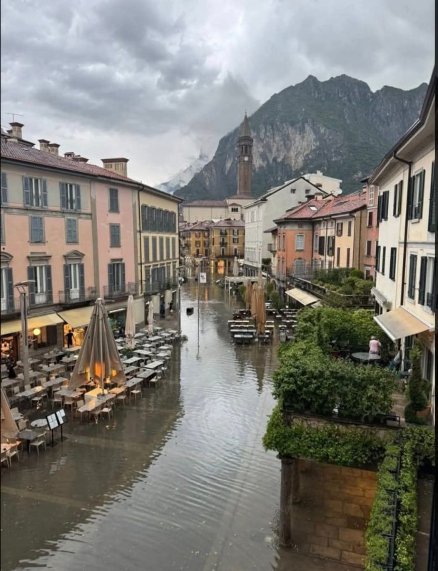 piazzaxxsettembreallagata.jpg (120 KB)