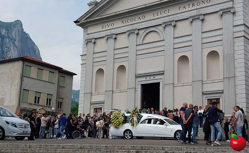 funeralicastagna__3_.jpg (185 KB)