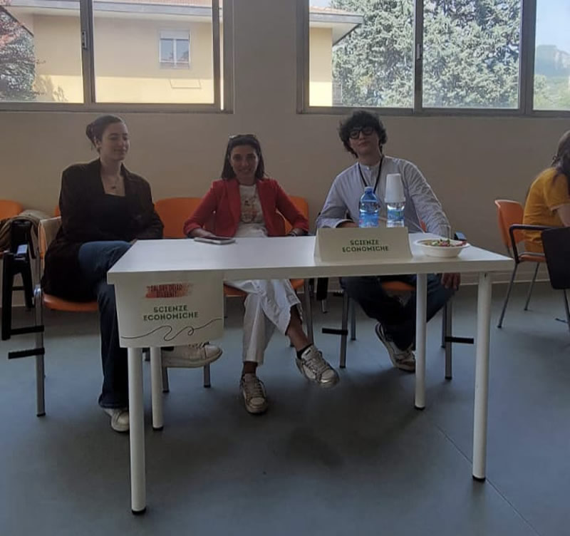 lecco_salone7.jpg (79 KB)