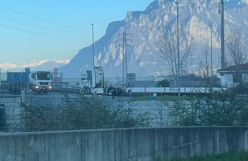 camionrivabella.jpg (92 KB)