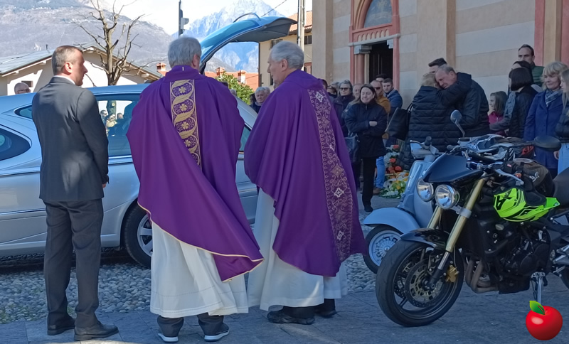 funeralimazzina3.jpg (150 KB)