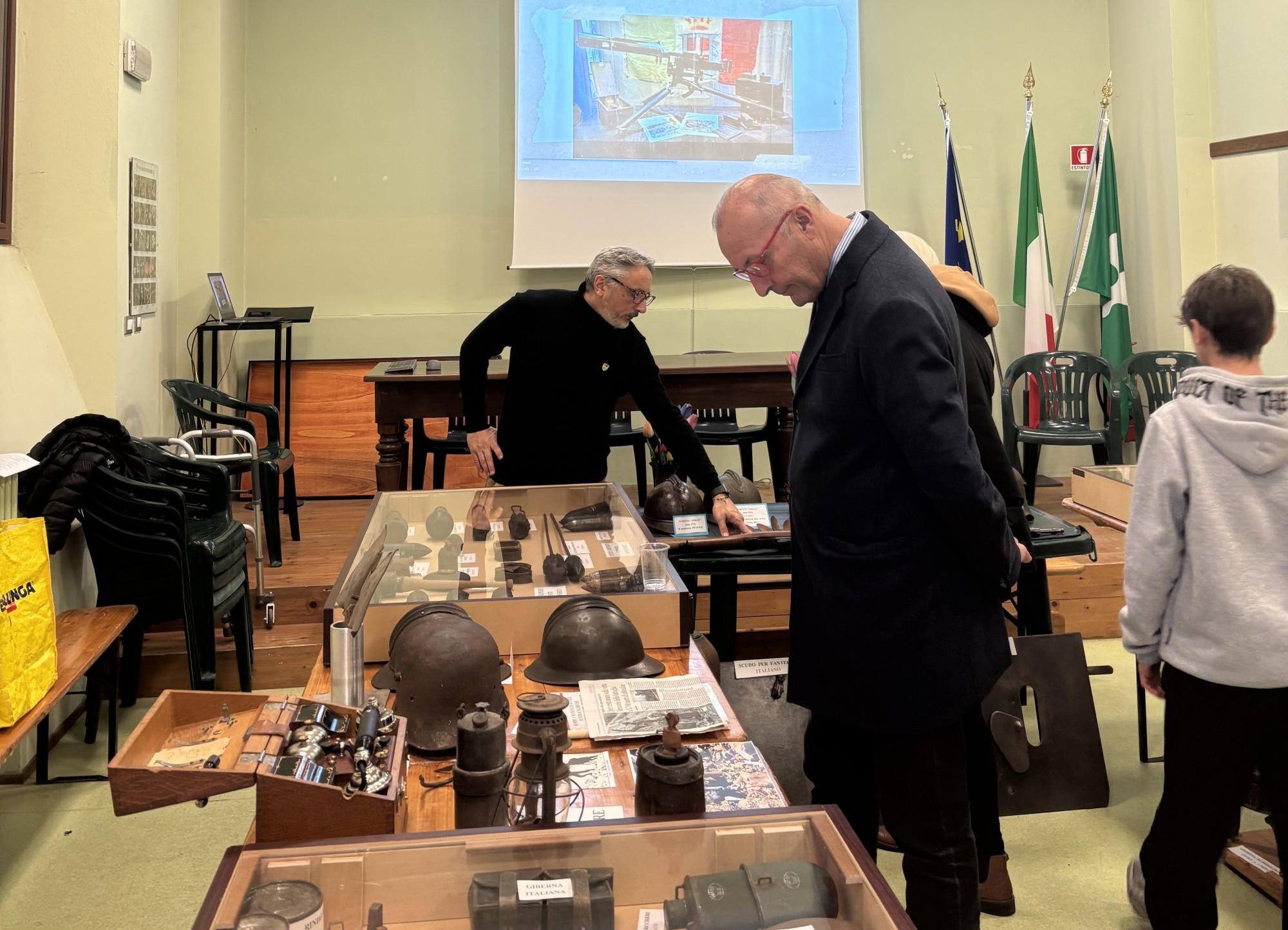 Galbiate_mostra_reperti_2.jpeg (509 KB)