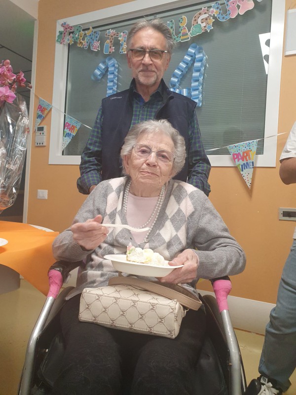 Granito_Giulia_con_il_figlio_Renato_Valdi_JPG.JPG (109 KB)