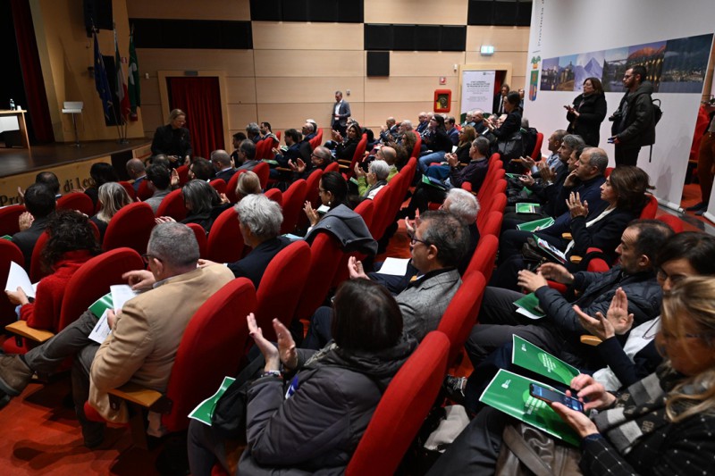 Sala-Don-Ticozzi-Lecco-3.jpeg (115 KB)