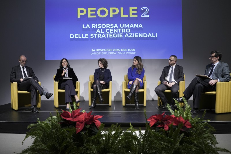 TavolaRotonda.jpg (92 KB)