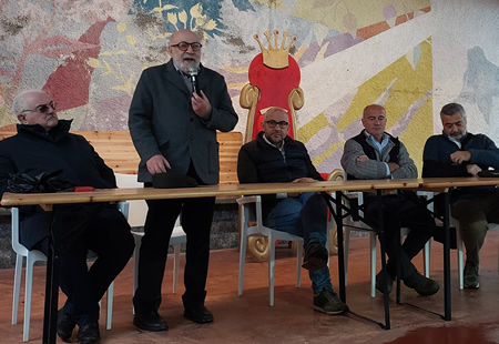 Tavololupor.jpg (69 KB)