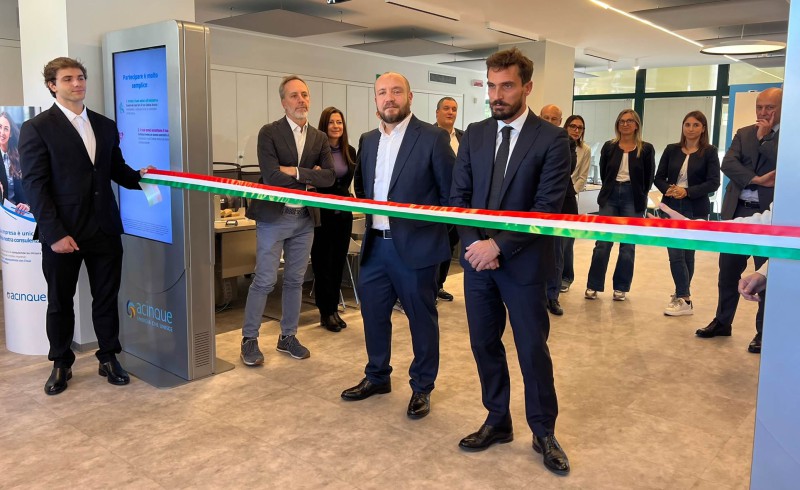 acinque2.jpg (104 KB)