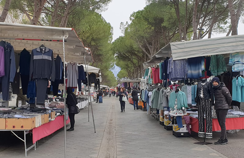 calolzioccmercato__1_.jpg (150 KB)