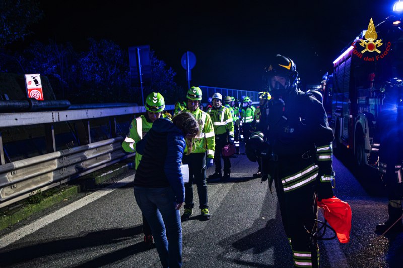 esercitazionegalleria18.jpg (103 KB)