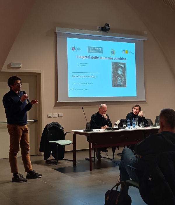 leccoincontrimummie__6_.jpg (175 KB)