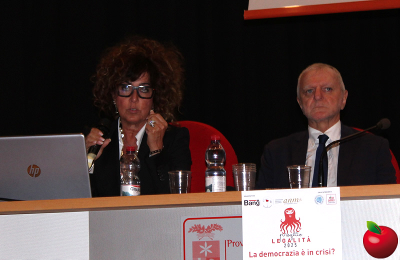 leccolegalita11.jpg (115 KB)