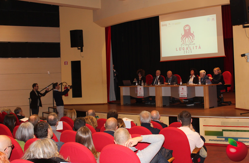 leccolegalita13.jpg (153 KB)