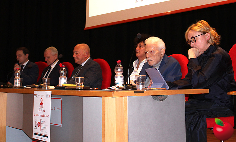 leccolegalita8.jpg (176 KB)