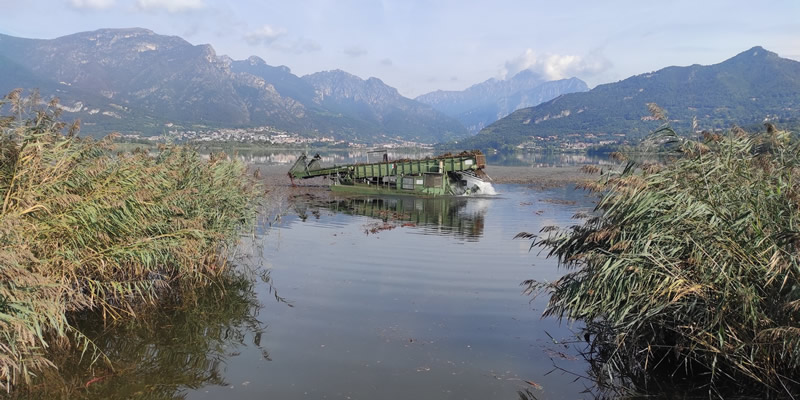 sfalcio_alghe_lago_di_annone_pr.jpg (111 KB)