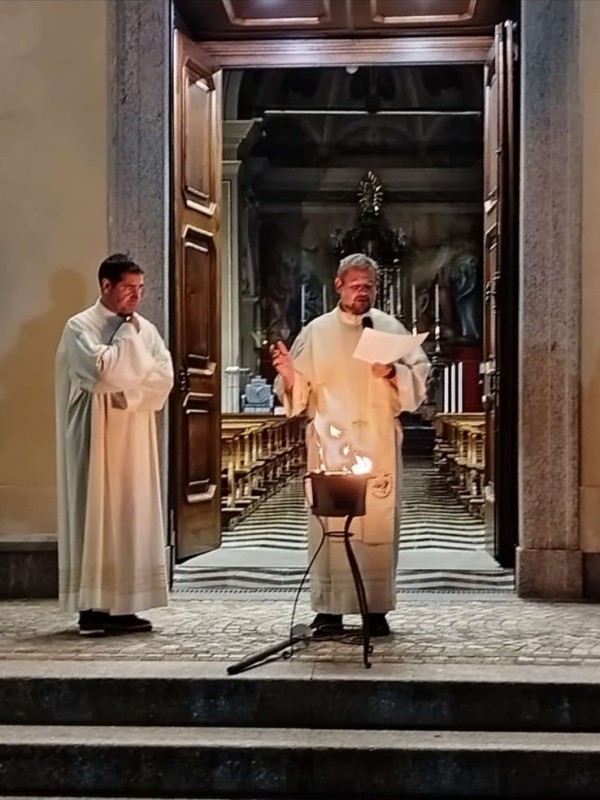 Benedizione_fiaccola_2.jpg (102 KB)