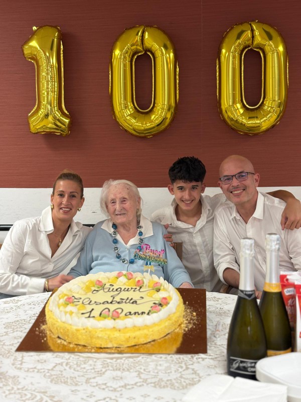 elisabettahemme1.jpg (113 KB)