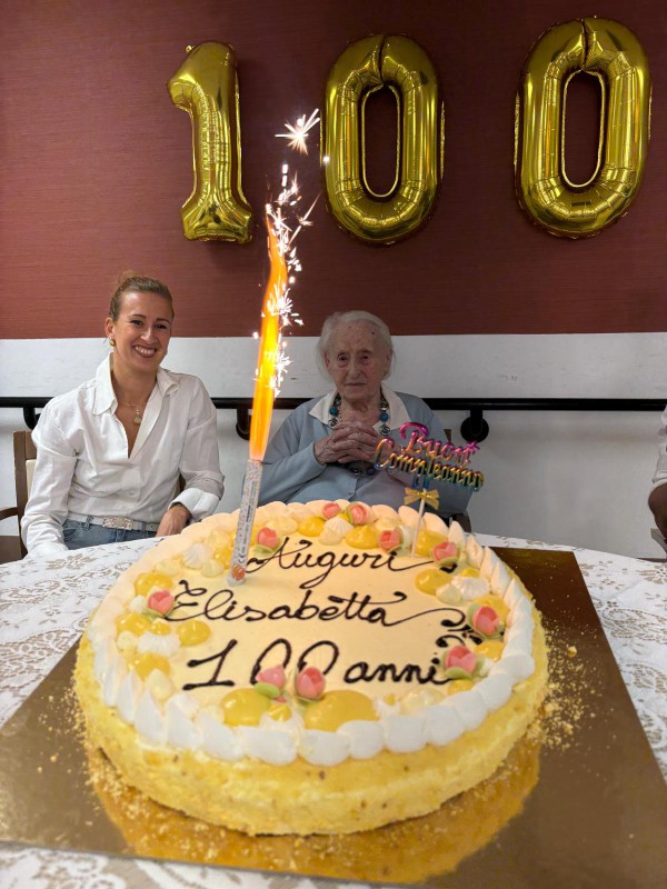 elisabettahemme2.jpg (115 KB)