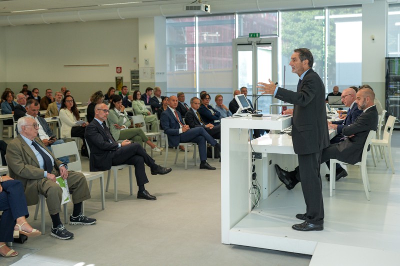 sala-durante-interventi-10.jpg (89 KB)