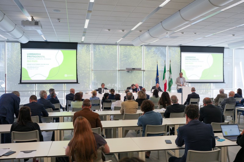 sala-durante-interventi-12.jpg (98 KB)